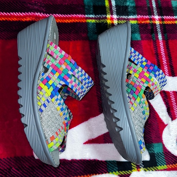 🌈 Bernie Mev Catwalk Woven Wedge Sandals - Picture 3 of 12
